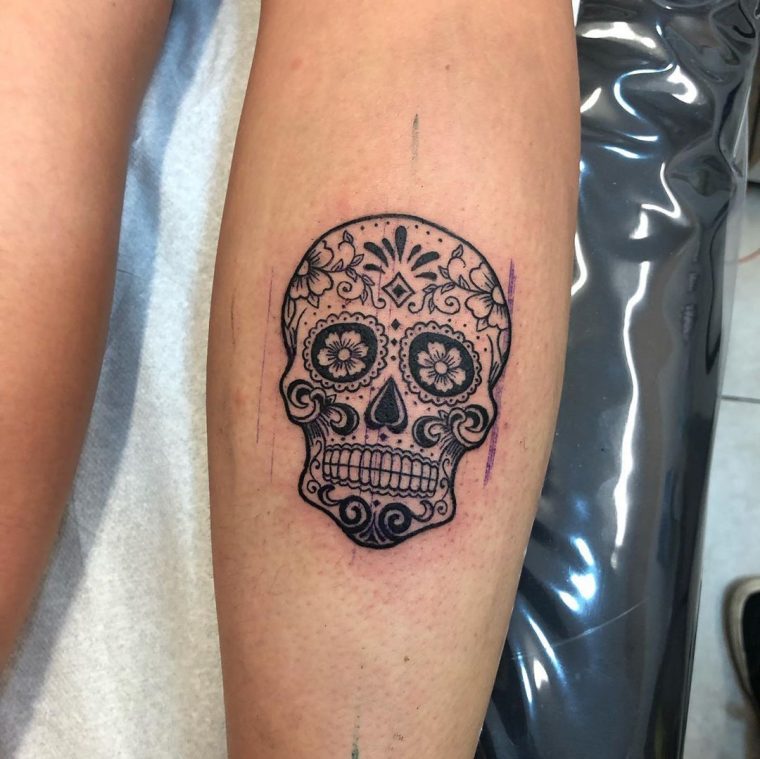 tatouage tête de mort avant bras
