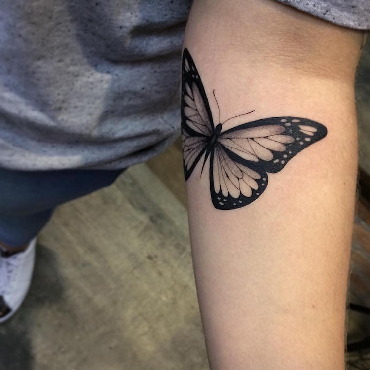 papillon de nuit tatouage