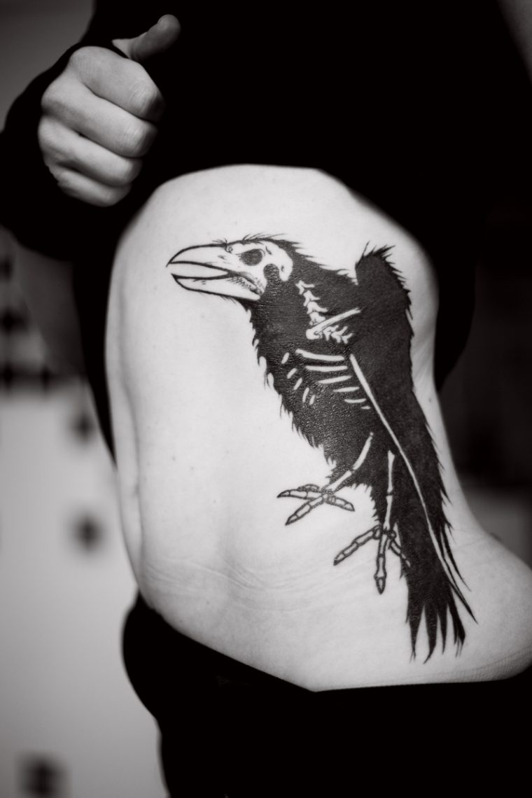 tatouage corbeau realiste
