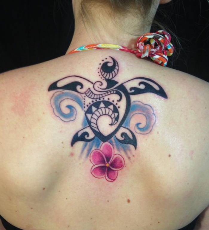 tatouage tortue maorie femme