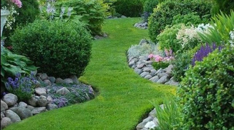 11 Superbes Bordures De Jardin Que Vous Aimeriez Bien Avoir … concernant Bordure De Jardin En Bois Pas Cher