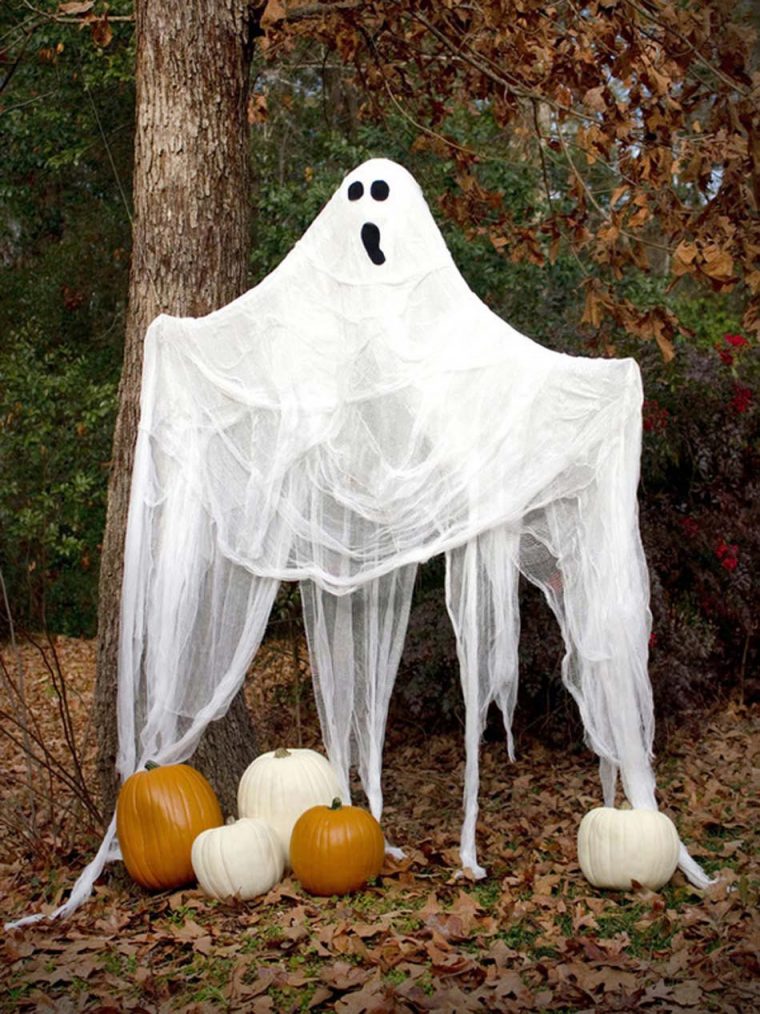 17 Idées De Déco Halloween Faisant Revivre Les Fantômes Du … à Deco Jardin Halloween