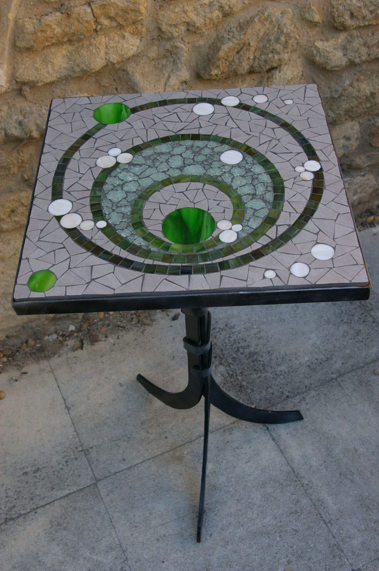 21. Guéridon 45X45Cm Disponible | Table Mosaique, Table De … dedans Table De Jardin En Carrelage