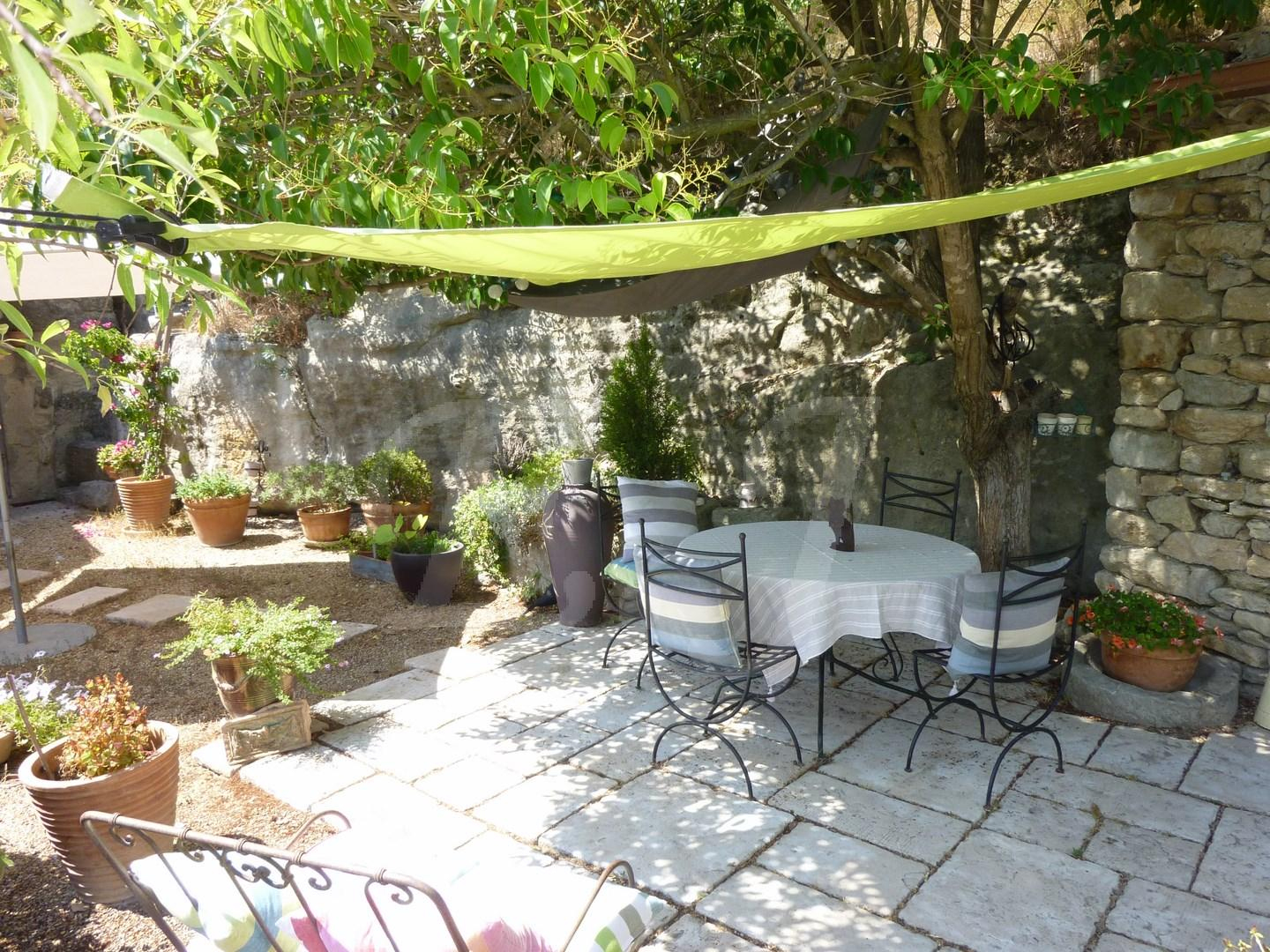A Vendre Appartement T2 En Rez-De-Jardin Avignon - L Escale ... encequiconcerne Pierre De Jardin À Vendre
