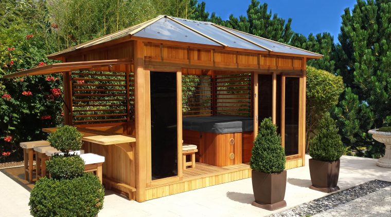 Abri De Spa En Bois Pour Aménager Son Espace Bien-Être … à Sauna De Jardin En Bois