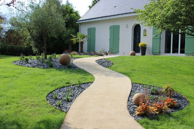 Allées De Jardins Angers Maine Et Loire 49 – Chevalier Paysage concernant Allée De Jardin En Pente
