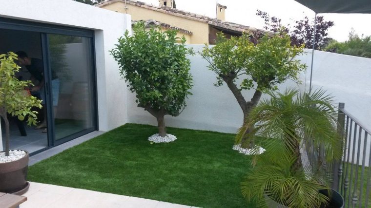 Aménager Son Jardin Avec Gazon Synthétique, Marseille … tout Aménager Son Jardin Pour Pas Cher