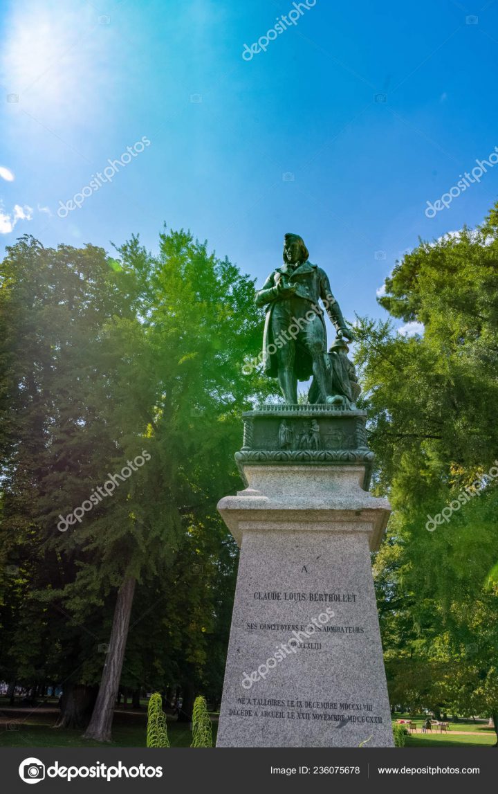 Annecy France September 2018 Statue Claude Louis Berthollet … serapportantà Les Jardins Du Château Annecy