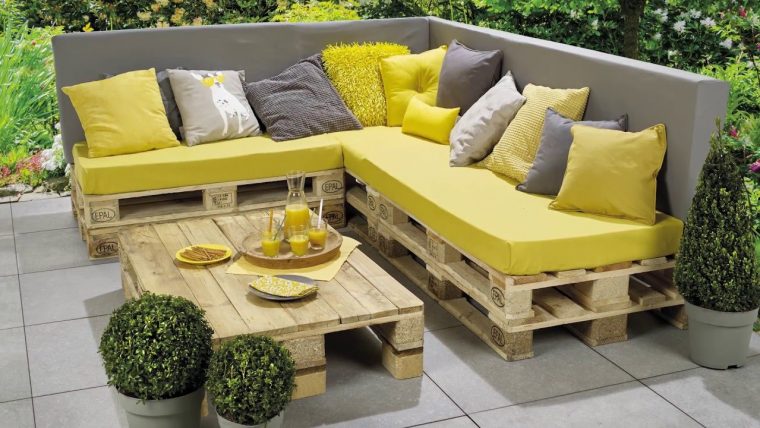 Banc Lounge Et Table En Palettes – Etape Par Étape – Pour Les Makers pour Canapé De Jardin En Palette