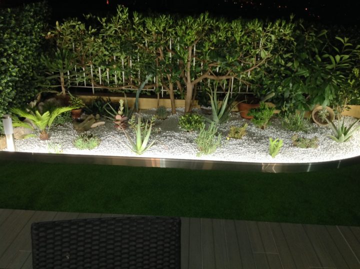 Bordure De Jardin En Aluminium Brut Avec Éclairage Led … encequiconcerne Delimitation Jardin
