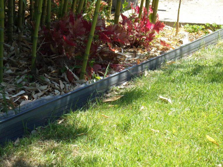 Bordure En Aluminium Laqué Avec Led Intégré De Chez Apanages … concernant Bordure Jardin Pvc