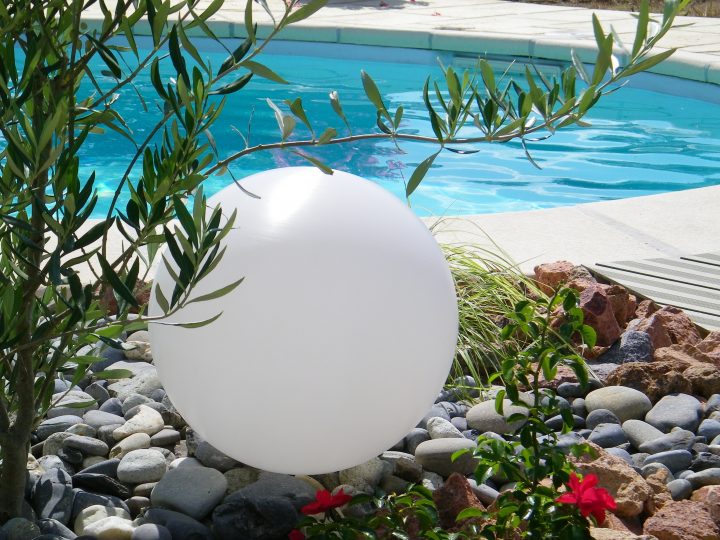 Boule Lumineuse De Jardin Pour Décoration Extérieure concernant Boule Lumineuse Jardin