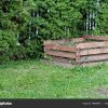 Cadre En Bois Compost Dans Le Jardin — Photographie Ghavasi ... intérieur Composteur De Jardin