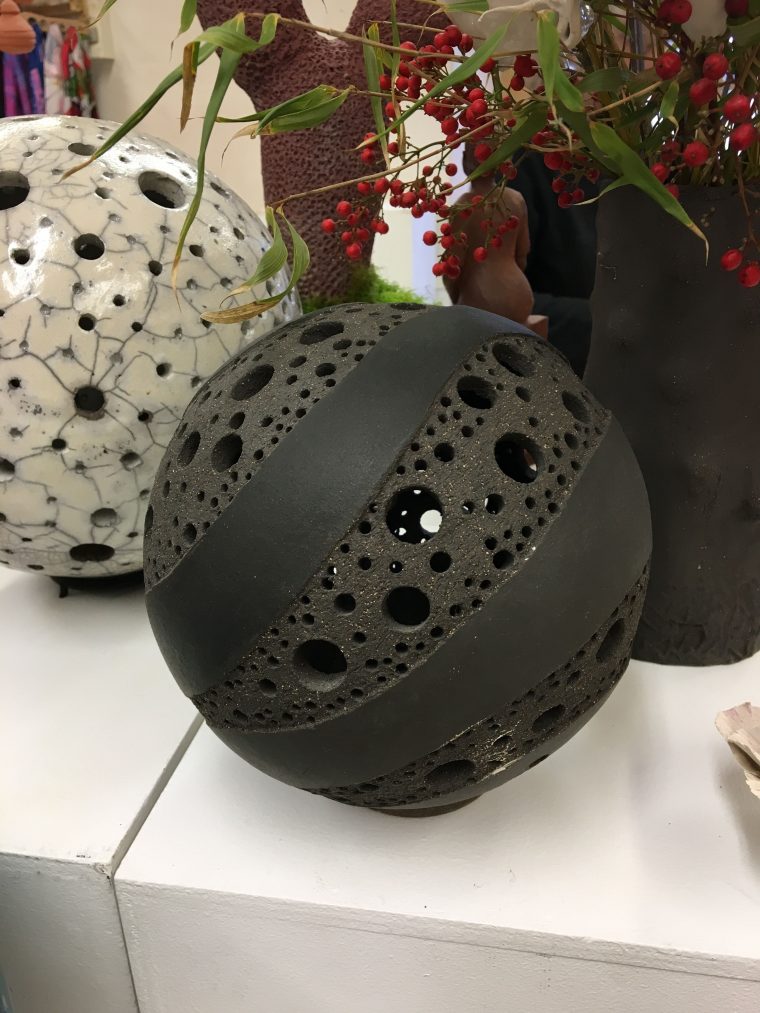 Ceramic Spheres. | Idées De Poterie tout Boule Décorative Pour Jardin
