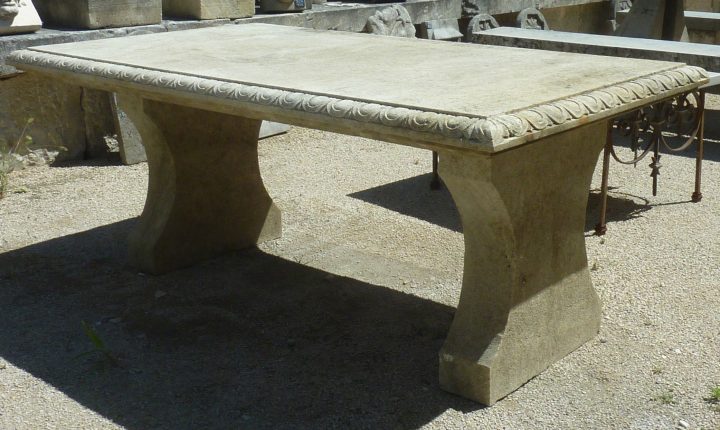 Cette Table En Pierre Naturelle De Provence De 100 X 190 Est … serapportantà Table De Jardin En Pierre