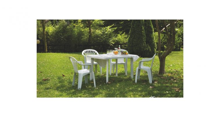 Chaise De Jardin Avec Accoudoirs En Plastique Blanc Empilable Tiny dedans Table Et Chaise De Jardin En Plastique