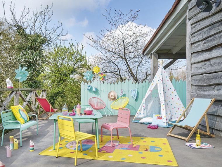 Comme Les Grands : Un Salon De Jardin Pour Enfant – Joli Place intérieur Salon De Jardin Pour Enfants