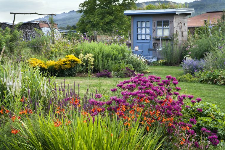 Comment Aménager Des Carrés Fleuris Dans Son Jardin ? avec Comment Realiser Un Jardin