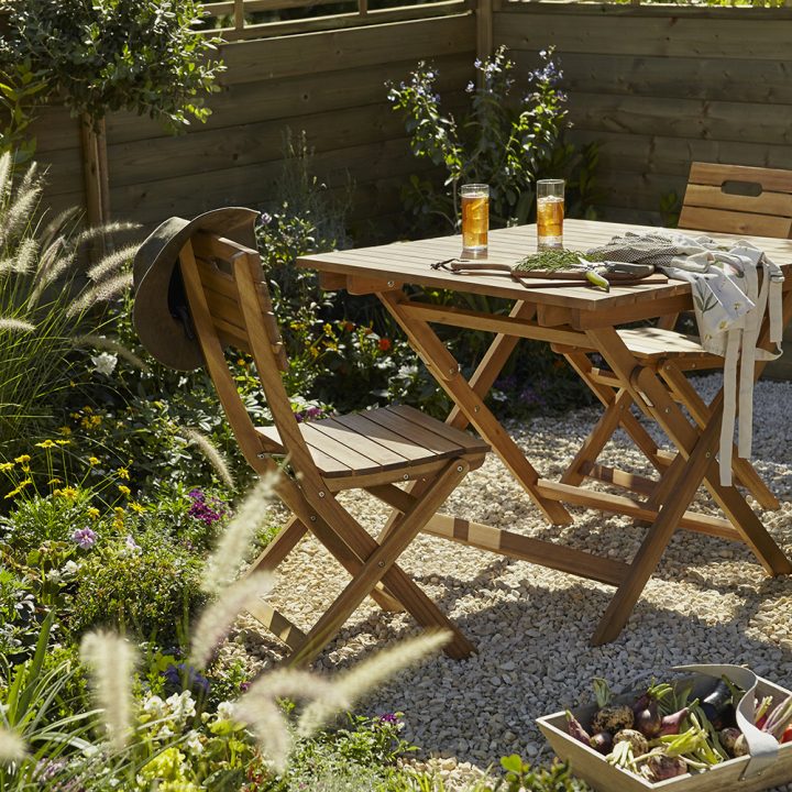 Comment Choisir Du Mobilier Pour Un Petit Jardin, Terrasse … à Coffre De Jardin Castorama