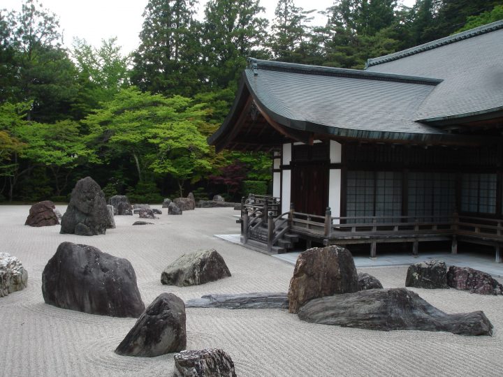 Comment Faire Un Jardin Zen De Bureau Japonais De Roche De … serapportantà Faire Un Jardin Zen