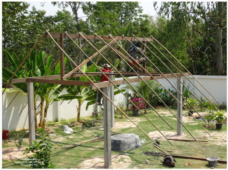 Construction D'un Abri De Jardin (Sala En Thaï) – Le Blog De … pour Abri Jardin Bambou