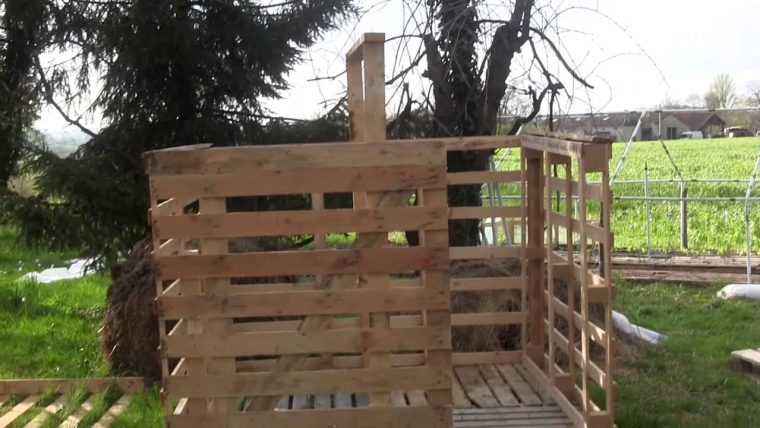 Construction D'un Chalet Avec Récupération De Palette En Bois concernant Construire Son Abri De Jardin En Palette