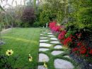 Création D'une Allée De Jardin Avec Gazon En Plaques Par ... intérieur Refaire Son Jardin Paysagiste