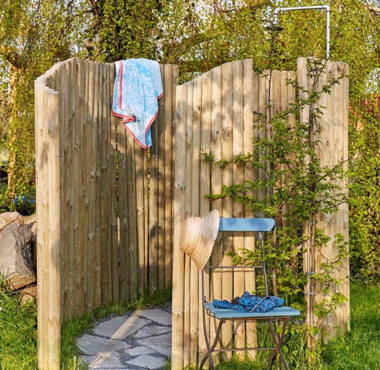 Créer Une Douche De Jardin | Idées De Jardin | Douche De … pour Douche De Jardin Solaire