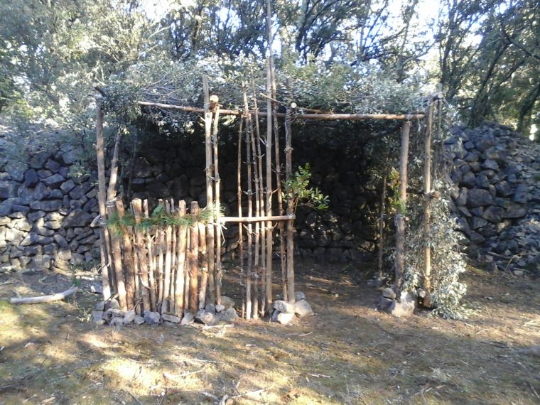 Cuisine: Construction De La Cabane Le Cinã©Ma Cent Ans De … encequiconcerne Construire Une Cabane De Jardin Avec Des Palettes