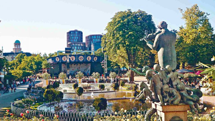 Danemark : 175E Anniversaire Des Jardins De Tivoli – Cgtn intérieur Statues De Jardin Occasion