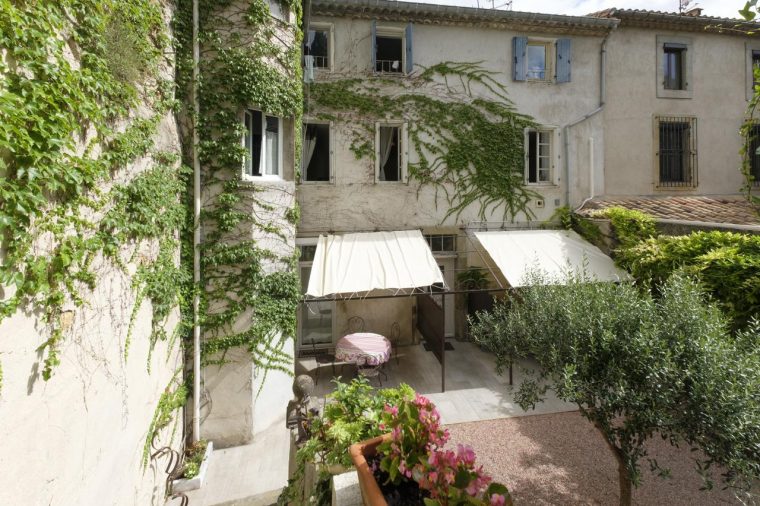 Dans Un Jardin En Ville, Carcassonne, France – Booking pour Divan De Jardin