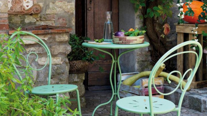 Décoration De Jardin : Chaises De Jardin Et Table En Fer … avec Decoration De Jardin En Fer Forgé