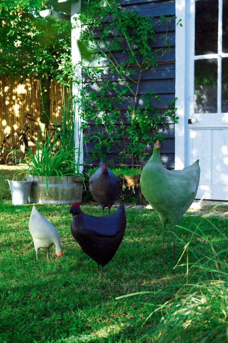 Des Poules De Jardin En Ciment | Sculture Jardin, Jardins Et … dedans Marie Claire Idées Jardin