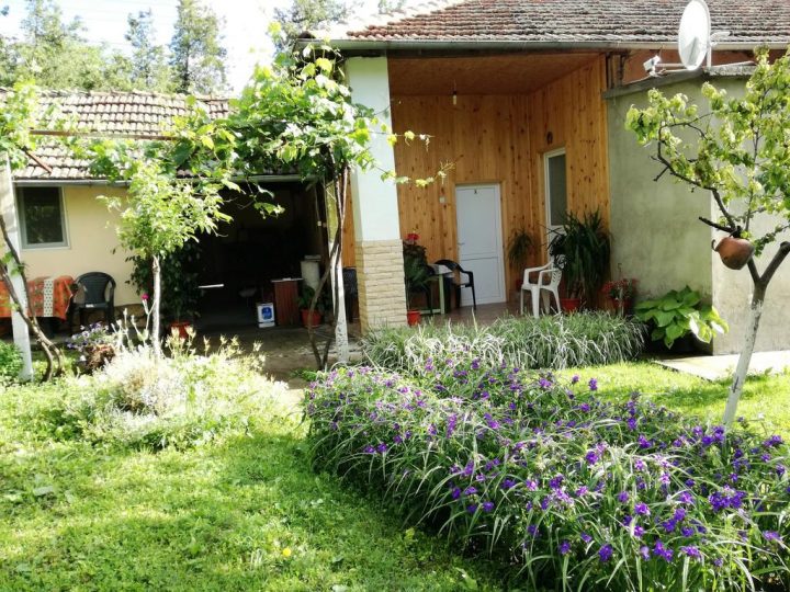 Divna Guest House (Bulgaristan Krushuna) – Booking avec Bache Pour Salon De Jardin