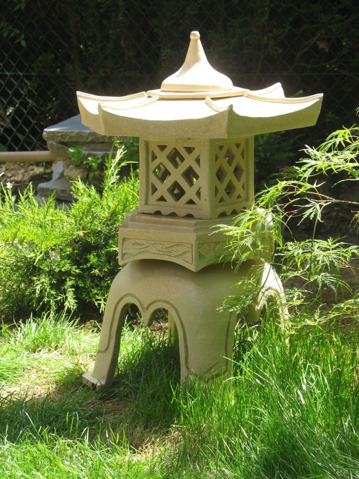 Épinglé Par Cindy Vannerom Sur Bac À Fleur | Lanterne … tout Lanterne Japonaise Jardin