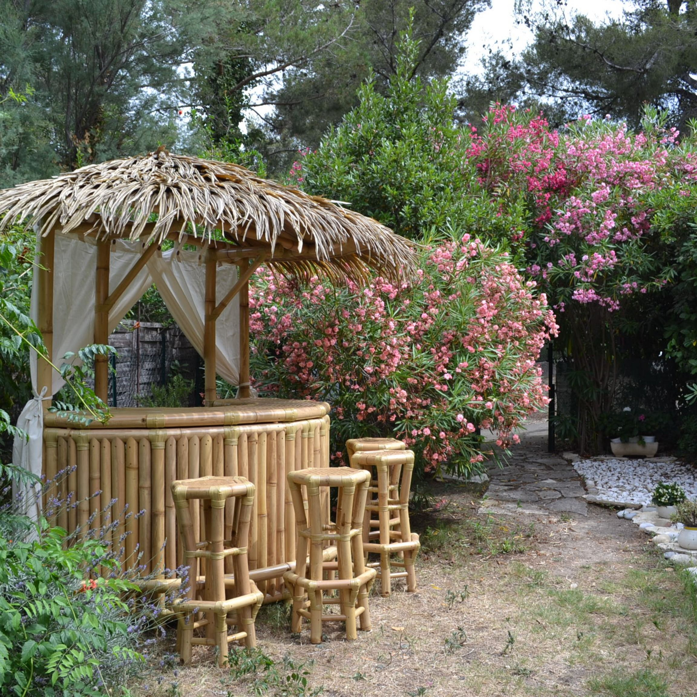 Épinglé Sur Gazebo Bambou, Paillote Bambou Et Bar En Bambou dedans Paillote De Jardin