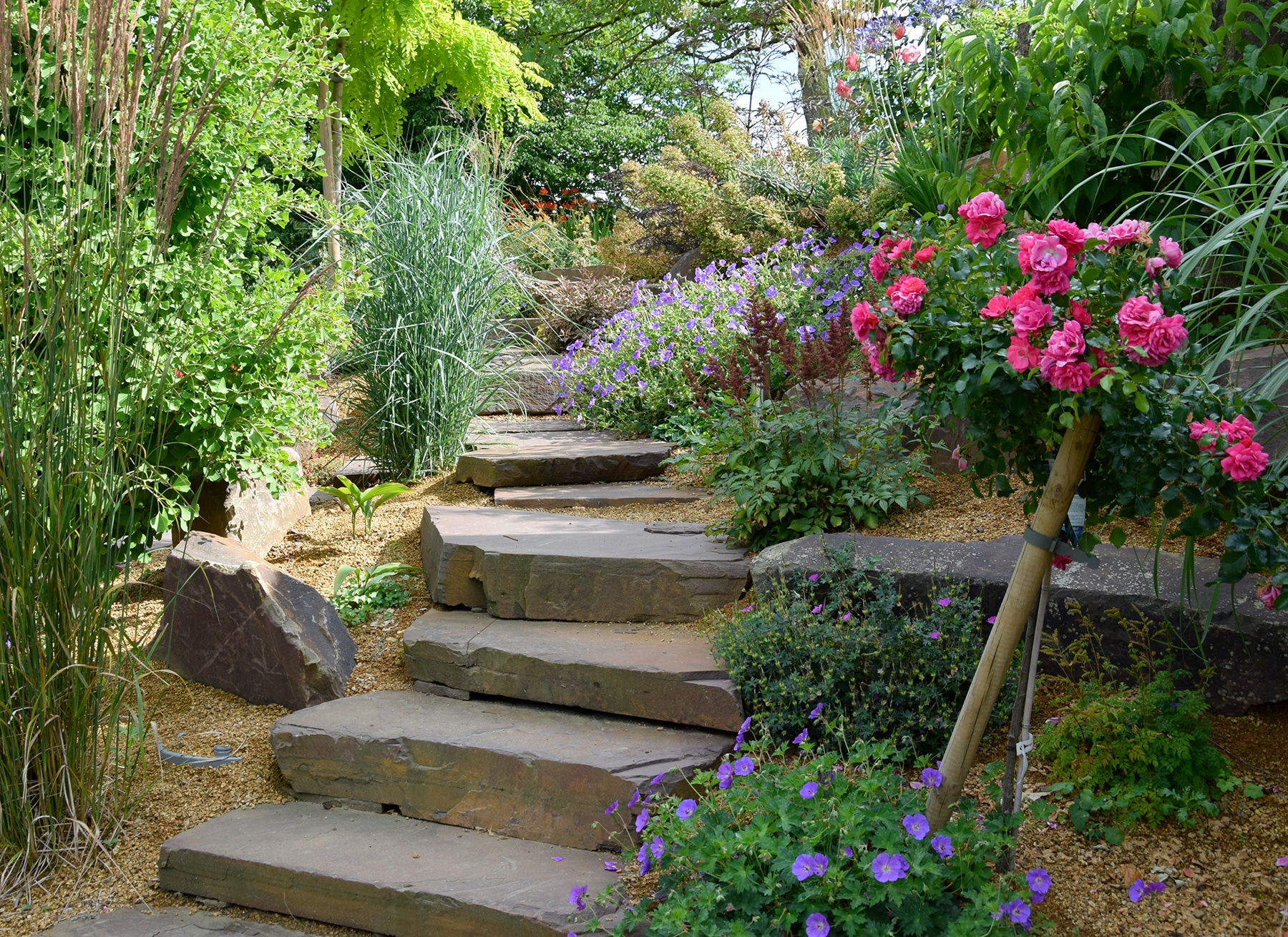 Escalier De Jardin - Aménagement D'escalier Extérieur ... serapportantà Allée De Jardin En Pente
