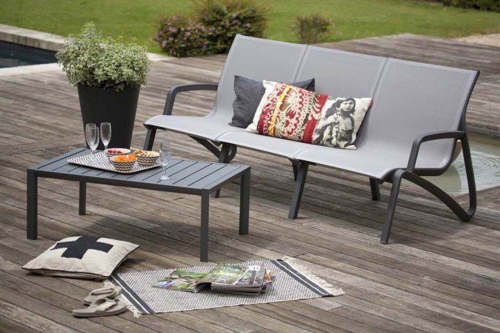 Esprit Lounge Pour Ce Salon De Jardin Élégant Et Confortable … destiné Salon De Jardin Confortable