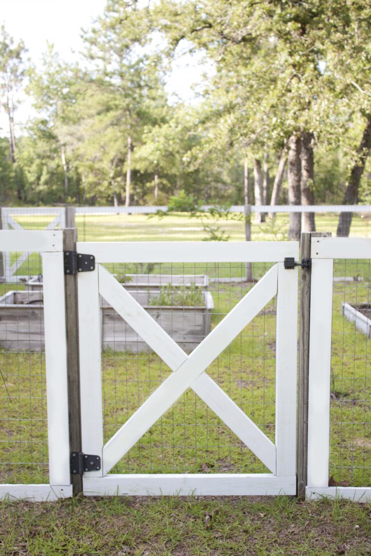 Farmhouse Style Diy Garden Fence | Cloture Jardin … encequiconcerne Barriere Jardin Pour Chien