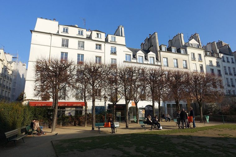 Fichier:jardin De L'hôtel Salé – Léonor Fini @ Marais … serapportantà Hotel Jardin Du Marais Paris