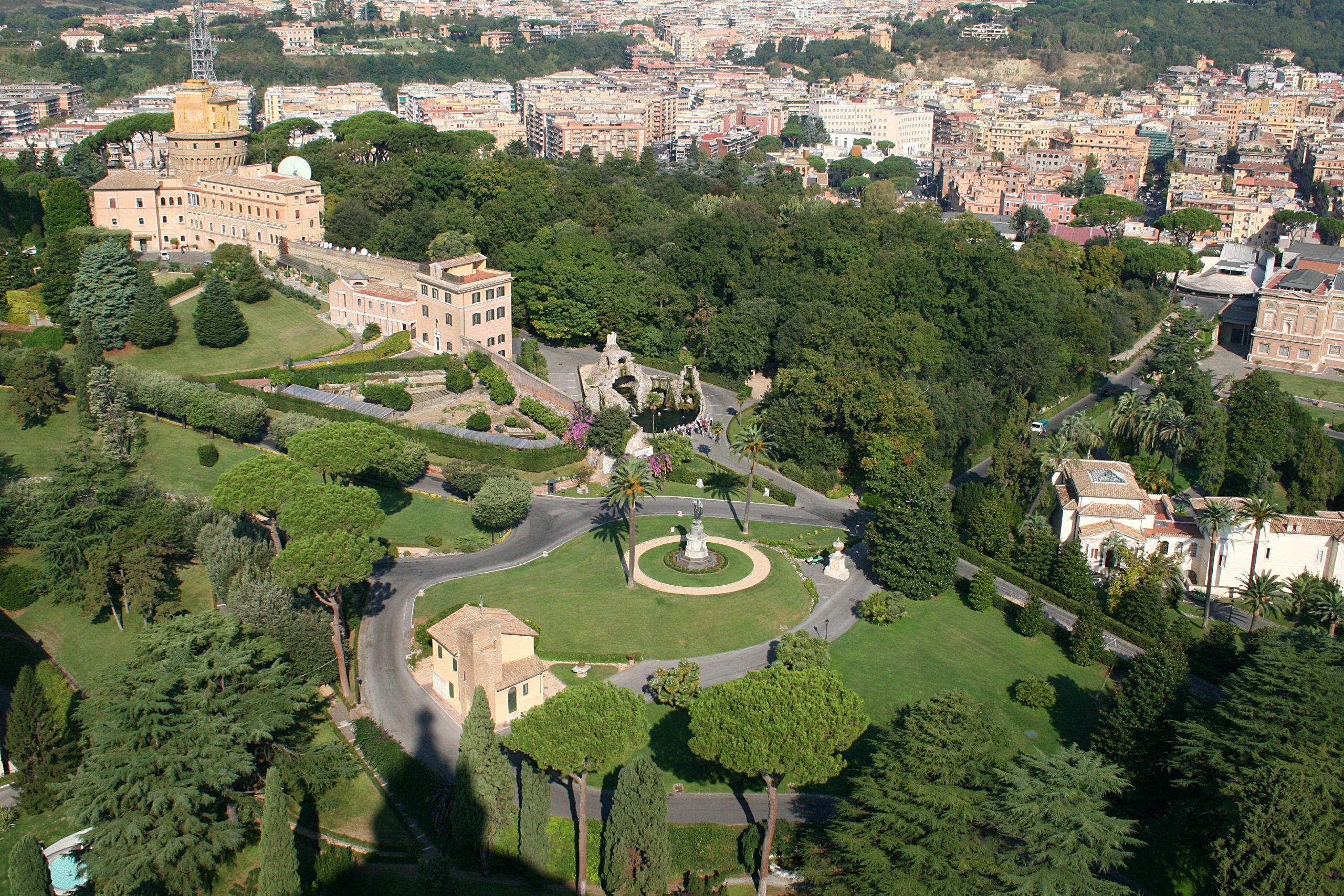 File:0 Jardins Et Station Radio Du Vatican.jpg - Wikimedia ... dedans Jardins Du Vatican