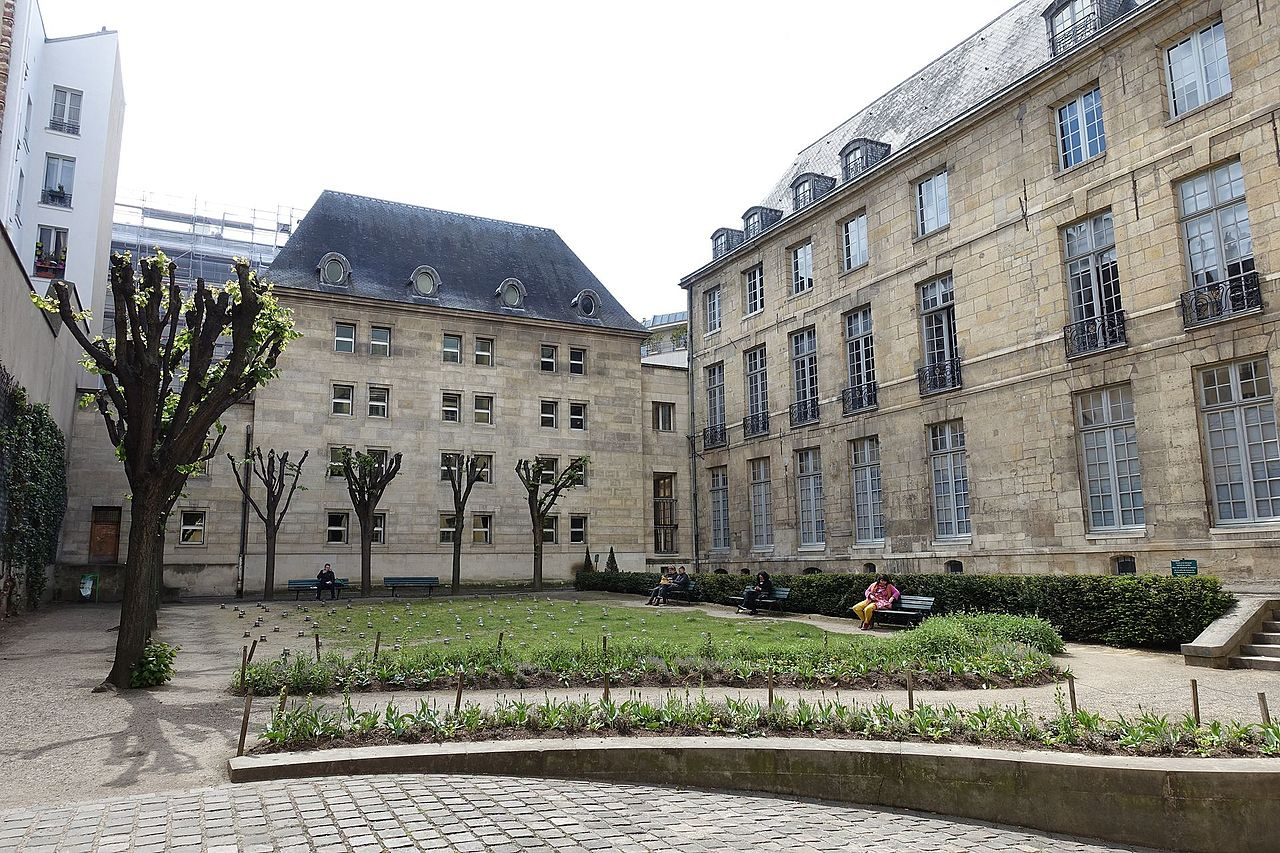 File:jardin De L'hotel De Lamoignon @ Le Marais @ Paris ... tout Jardin Du Marais Hotel Paris