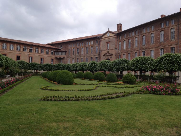 File:jardin De L'hôtel Dieu À Toulouse.jpeg - Wikimedia Commons concernant Hotel Des Jardins Toulouse