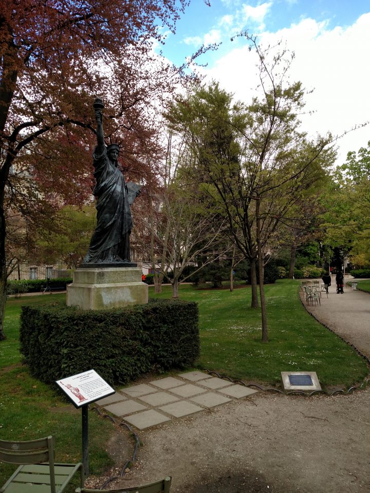 File:liberty Enlightening The World, Jardin Du Luxembourg … serapportantà Statues De Jardin Occasion