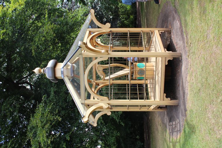 File:pavillon Harpe Éolienne Jardin Botanique Royal … pour Eolienne Jardin