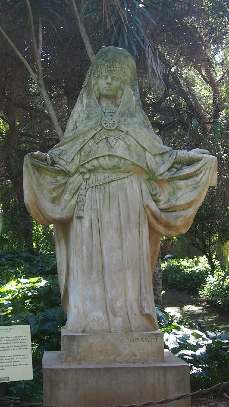 File:une Statut D'une Princesse Berbère Au Jardin D'essai À … à Statut De Jardin