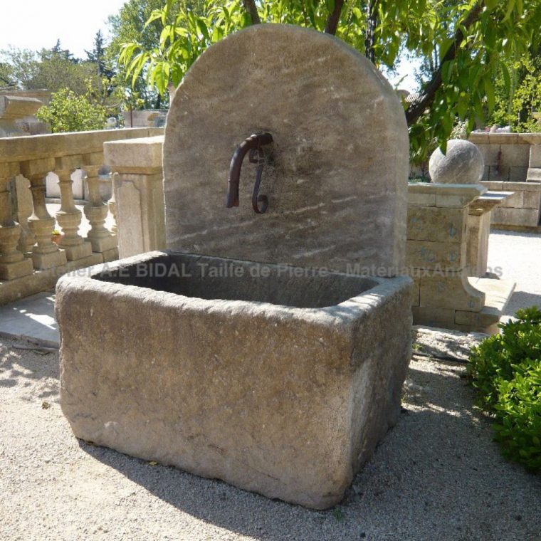 Fontaine De Jardin Dite Fontaine À Bac Massif – Par L … encequiconcerne Installation Fontaine De Jardin