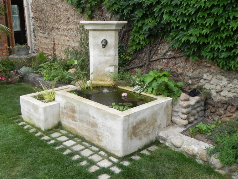 Fontaines En Pierre Naturelle : Fontaine Murale Ou Fontaine … serapportantà Bassin De Jardin En Pierre