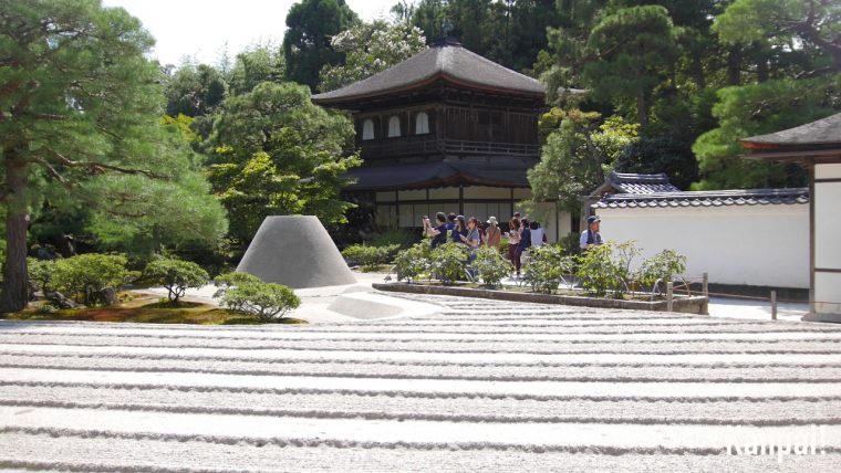 Ginkaku-Ji – Le Pavillon D'argent De Kyoto destiné Sable Pour Jardin Japonais