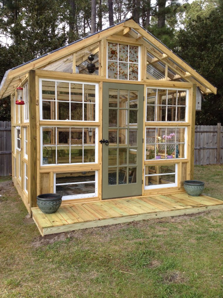 Green House Made Using Old Windows | Serre Jardin, Maison … concernant Construire Jardin Surélevé
